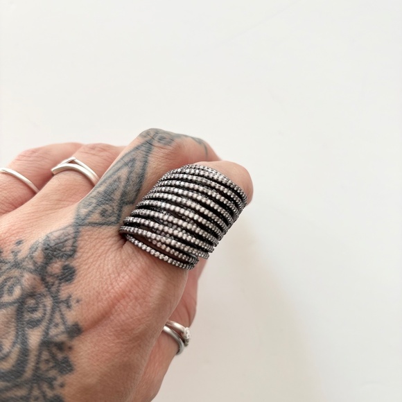 Noir NYC Crystal spiral ring - Picture 5 of 5